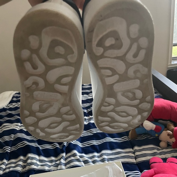 Authentic Alexander McQueen Oversized Leather Sneaker - Picture 5 of 9